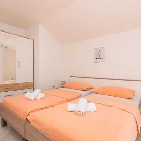 Apartments Mikulic Biograd Na Moru Exterior foto